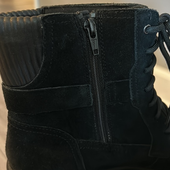 New! Clarks Boots - Picture 6 of 9